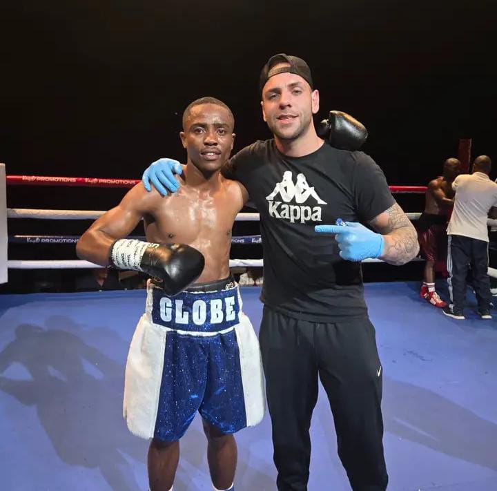 amzolele dyeyi with his trainer shannon strydom